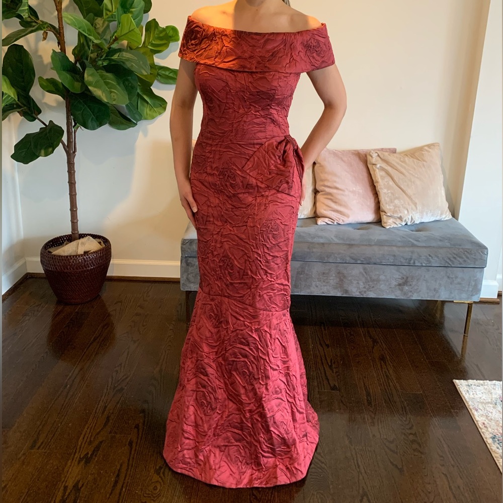 Formal evening gown. Great for proms or weddings.